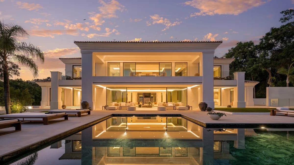 7 Bedroom Detached Villa for Sale in La Quinta, Málaga