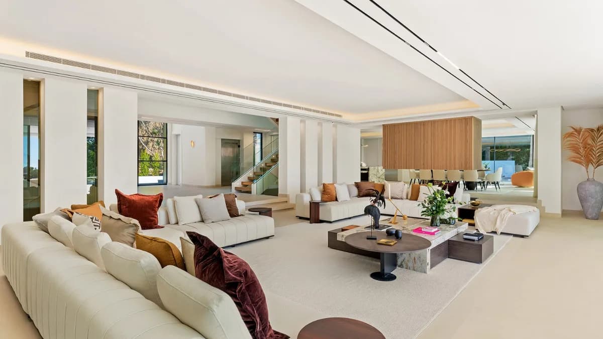 7 Bedroom Detached Villa for Sale in La Quinta, Málaga - Image 4