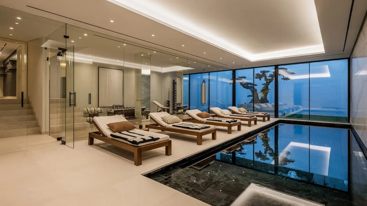7 Bedroom Detached Villa for Sale in La Quinta, Málaga - Image 6