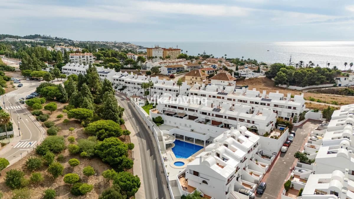 3 Bedroom Townhouse for Sale in La Cala de Mijas, Málaga - Image 2