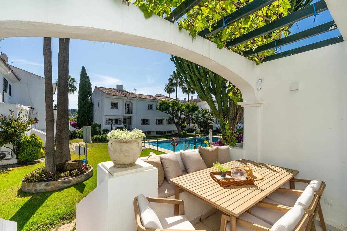 4 Bedroom Townhouse for Sale in Nueva Andalucía, Málaga