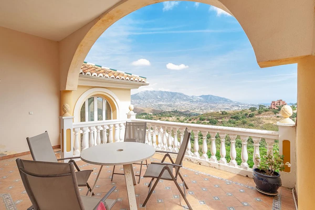 6 Bedroom Detached Villa for Sale in La Mairena, Málaga - Image 3