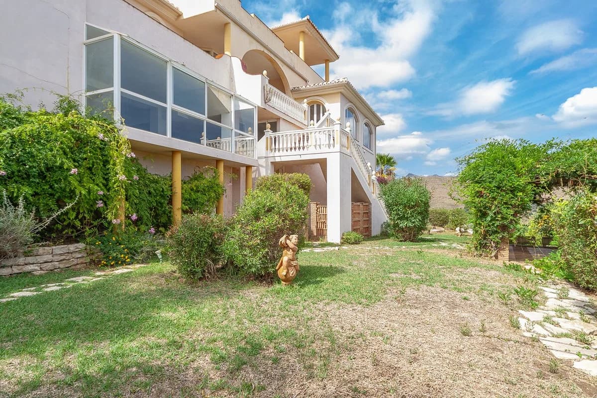 6 Bedroom Detached Villa for Sale in La Mairena, Málaga - Image 4