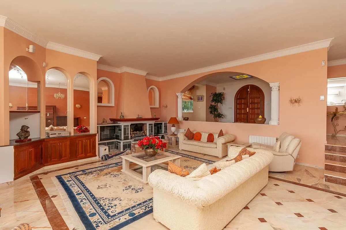 6 Bedroom Detached Villa for Sale in La Mairena, Málaga - Image 5
