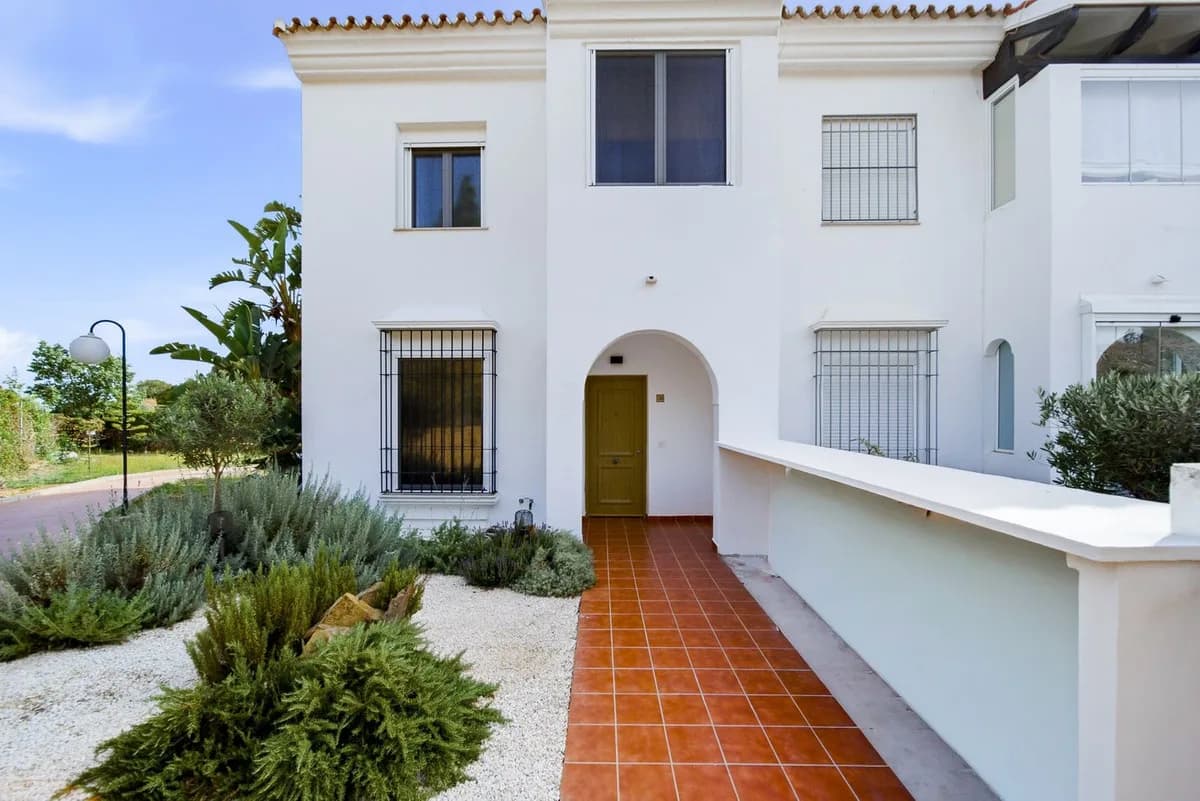 2 Bedroom Townhouse for Sale in El Chaparral, Málaga
