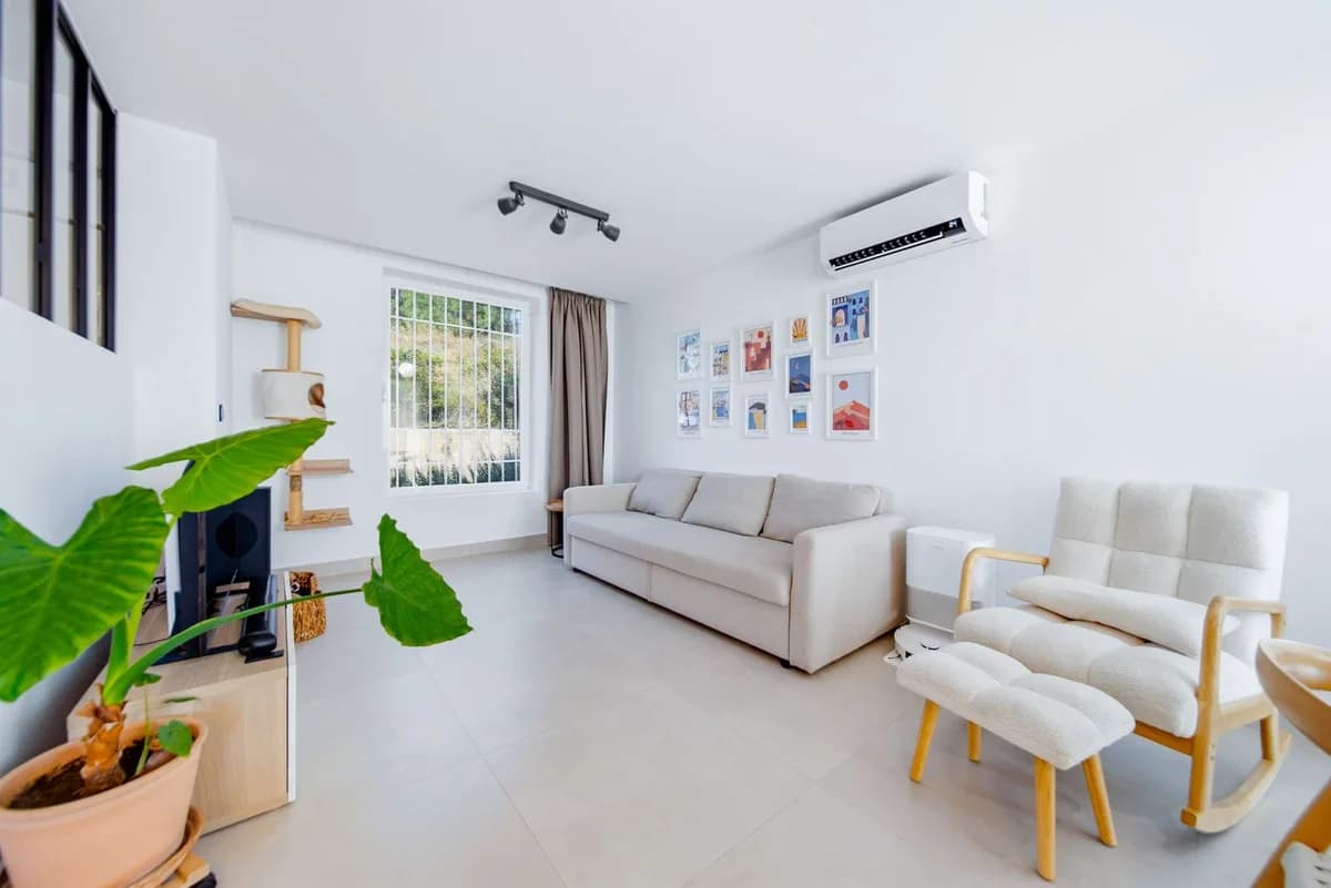 2 Bedroom Townhouse for Sale in El Chaparral, Málaga - Image 4