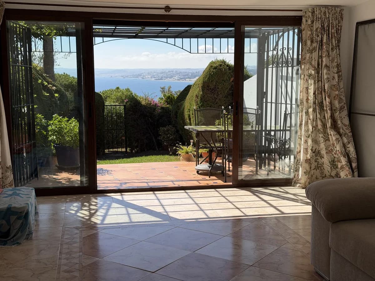 4 Bedroom Townhouse for Sale in Estepona, Málaga - Image 2