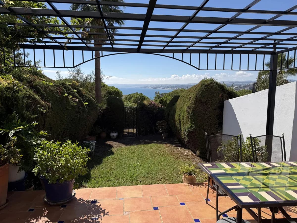 4 Bedroom Townhouse for Sale in Estepona, Málaga - Image 3