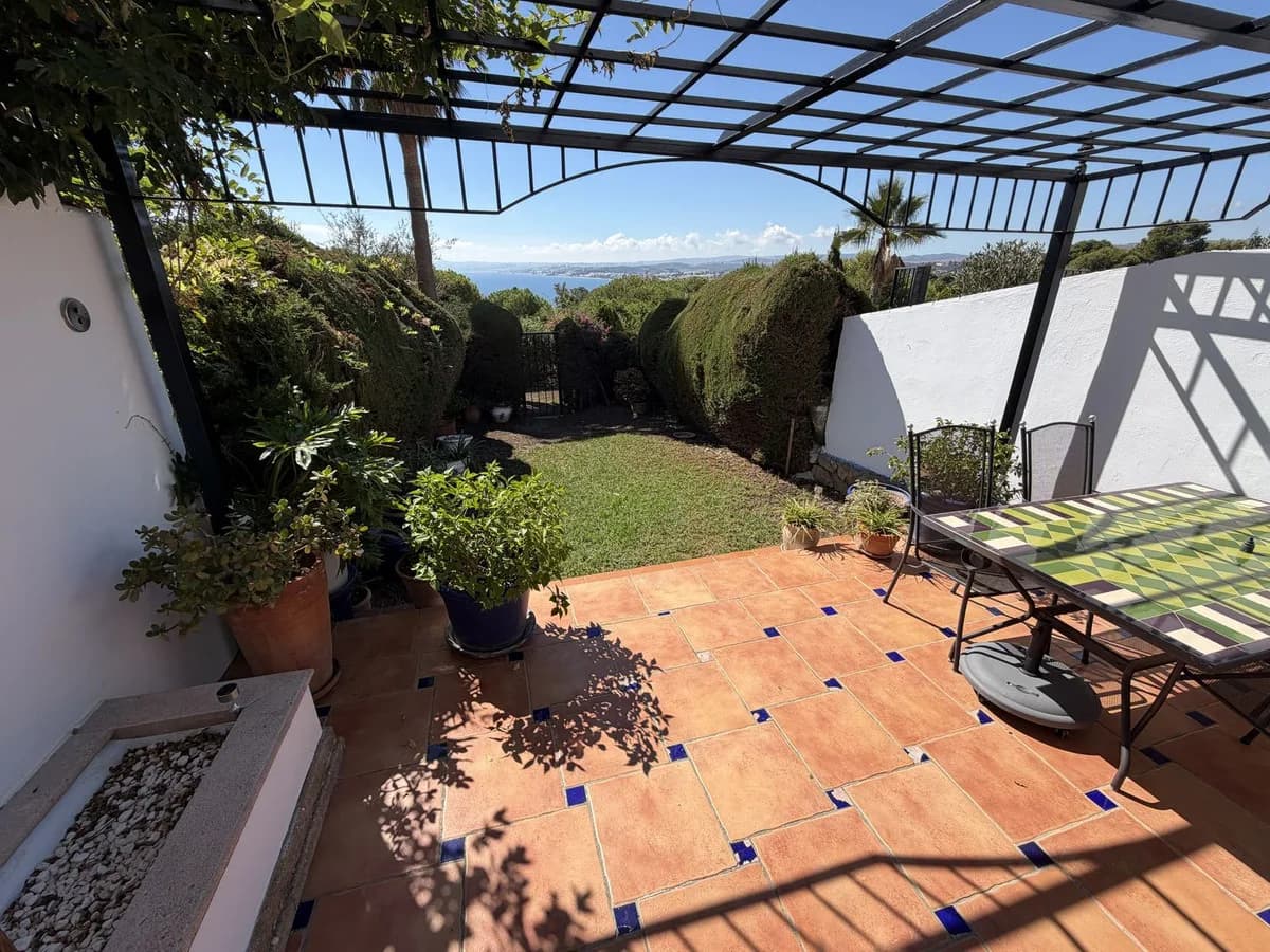 4 Bedroom Townhouse for Sale in Estepona, Málaga - Image 4