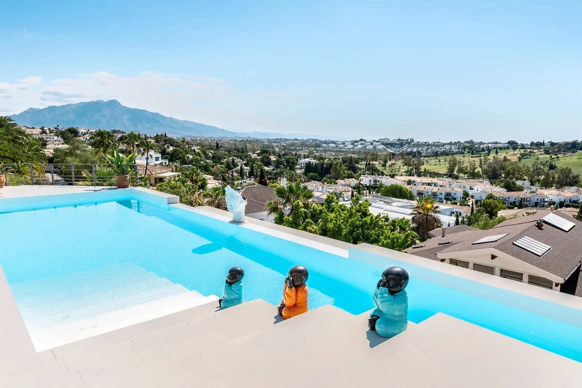 6 Bedroom Detached Villa for Sale in Benahavís, Málaga - Image 2