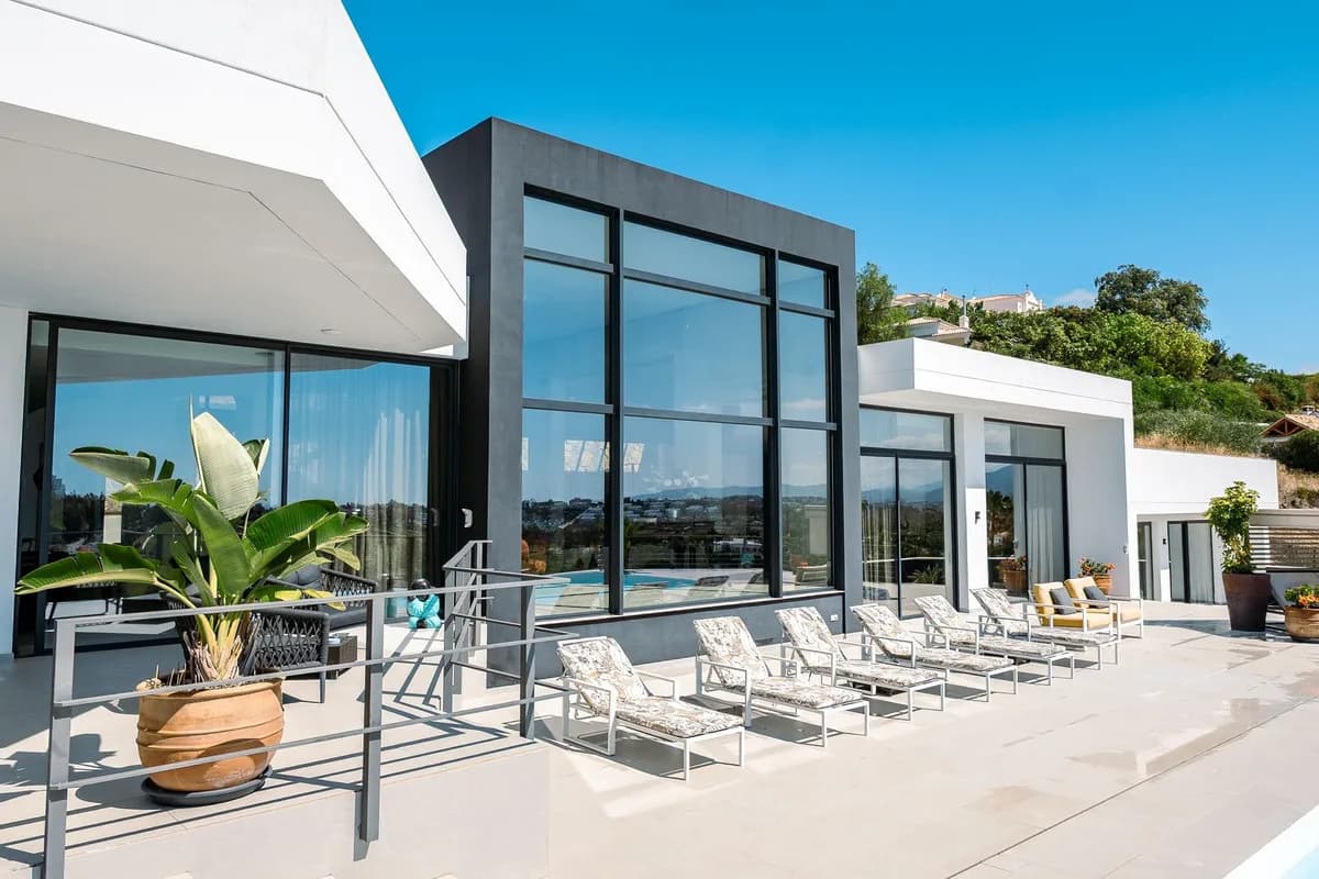 6 Bedroom Detached Villa for Sale in Benahavís, Málaga - Image 3