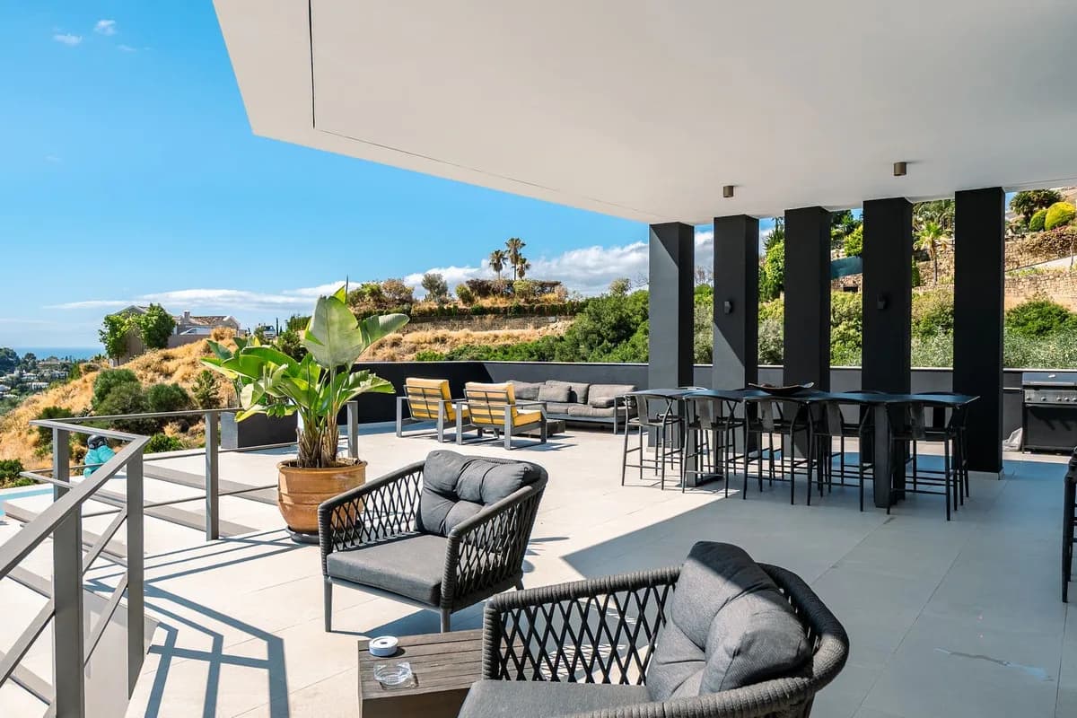 6 Bedroom Detached Villa for Sale in Benahavís, Málaga - Image 4