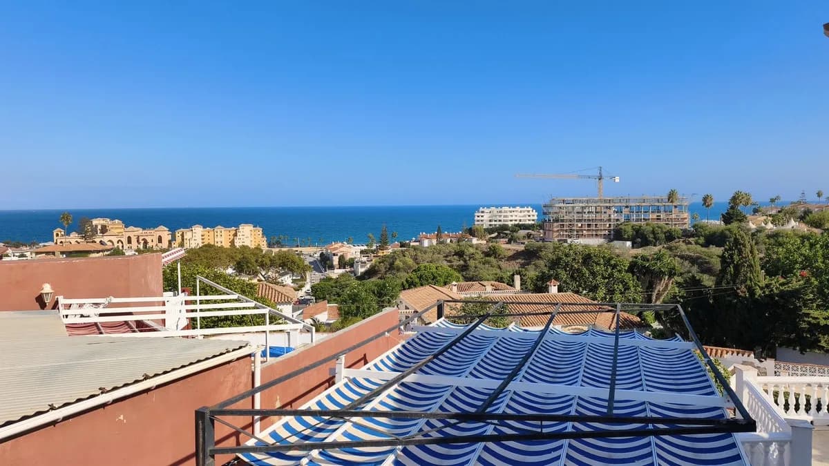 6 Bedroom Detached Villa for Sale in Mijas Costa, Málaga - Image 3