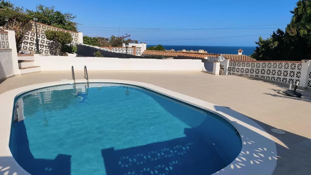 6 Bedroom Detached Villa for Sale in Mijas Costa, Málaga - Image 5