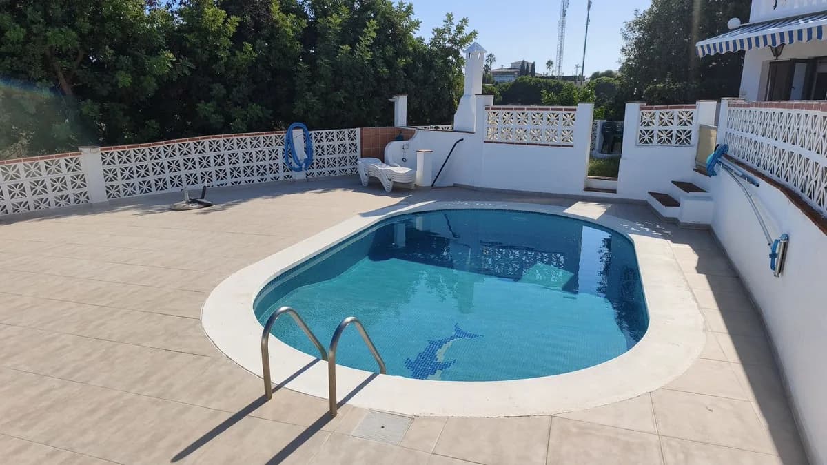 6 Bedroom Detached Villa for Sale in Mijas Costa, Málaga - Image 6
