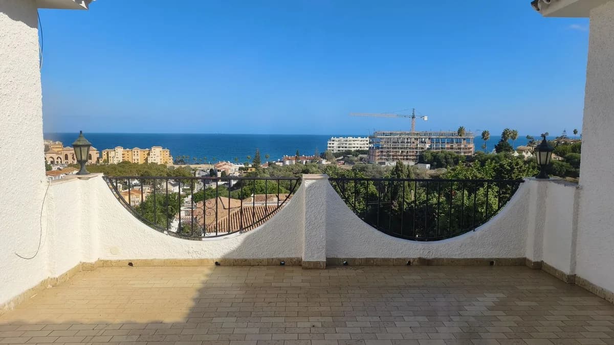 6 Bedroom Detached Villa for Sale in Mijas Costa, Málaga - Image 8