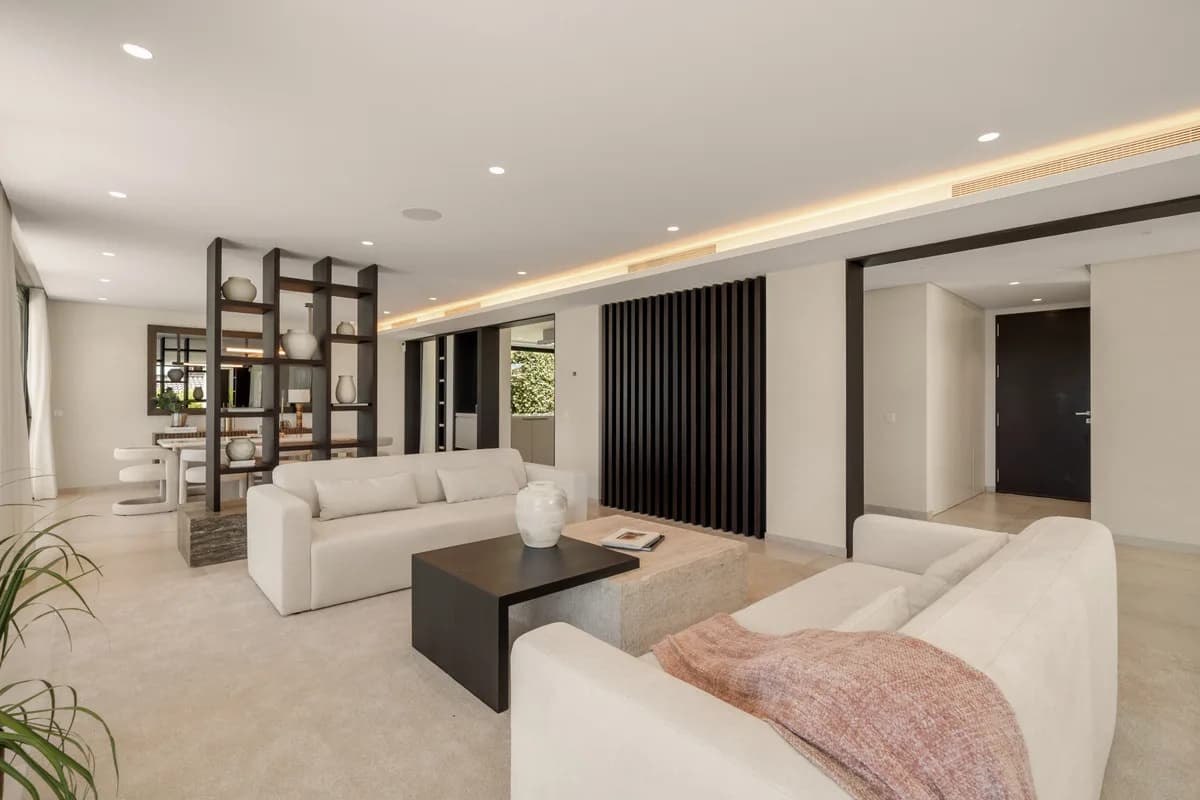 5 Bedroom Detached Villa for Sale in Nueva Andalucía, Málaga - Image 8