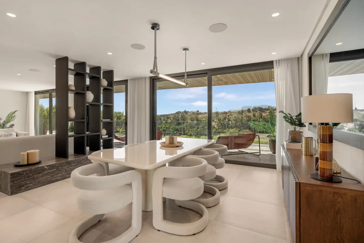 5 Bedroom Detached Villa for Sale in Nueva Andalucía, Málaga - Image 9