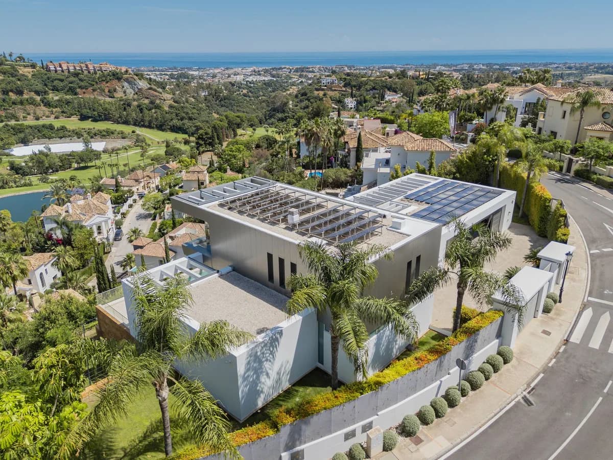 4 Bedroom Detached Villa for Sale in Los Arqueros, Málaga - Image 2