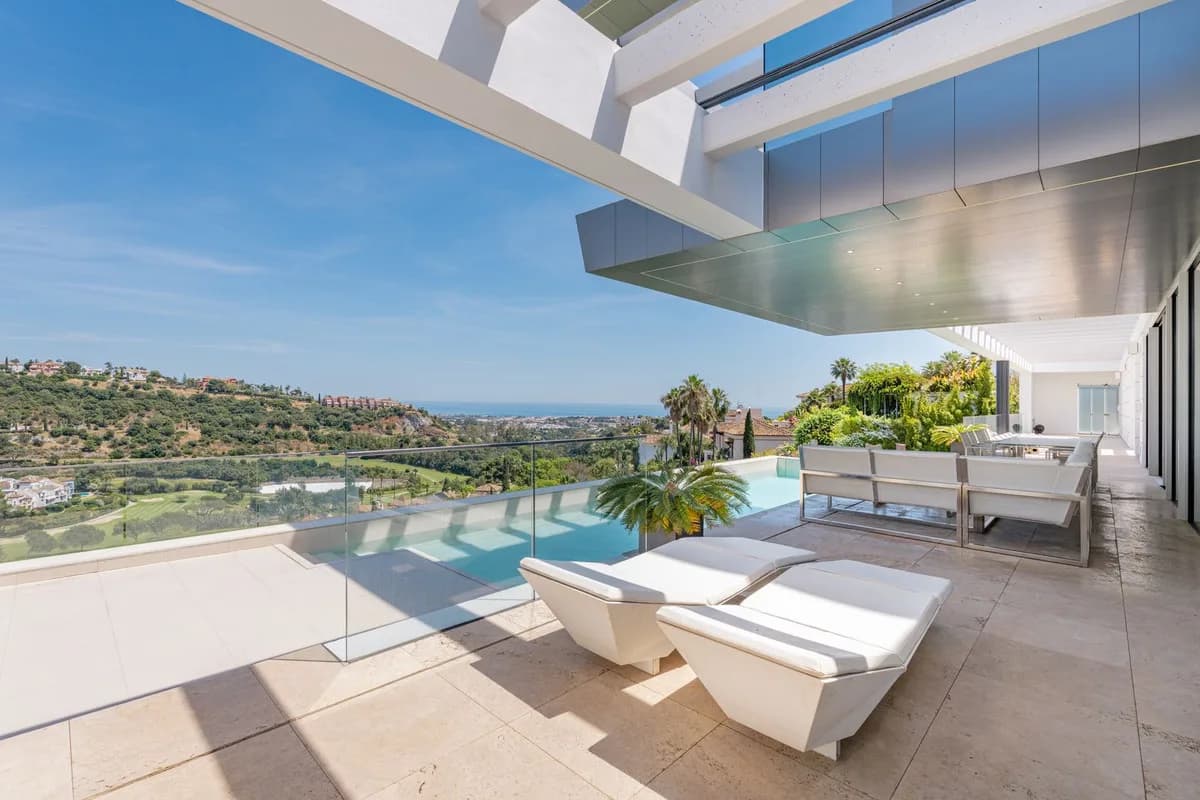 4 Bedroom Detached Villa for Sale in Los Arqueros, Málaga - Image 3