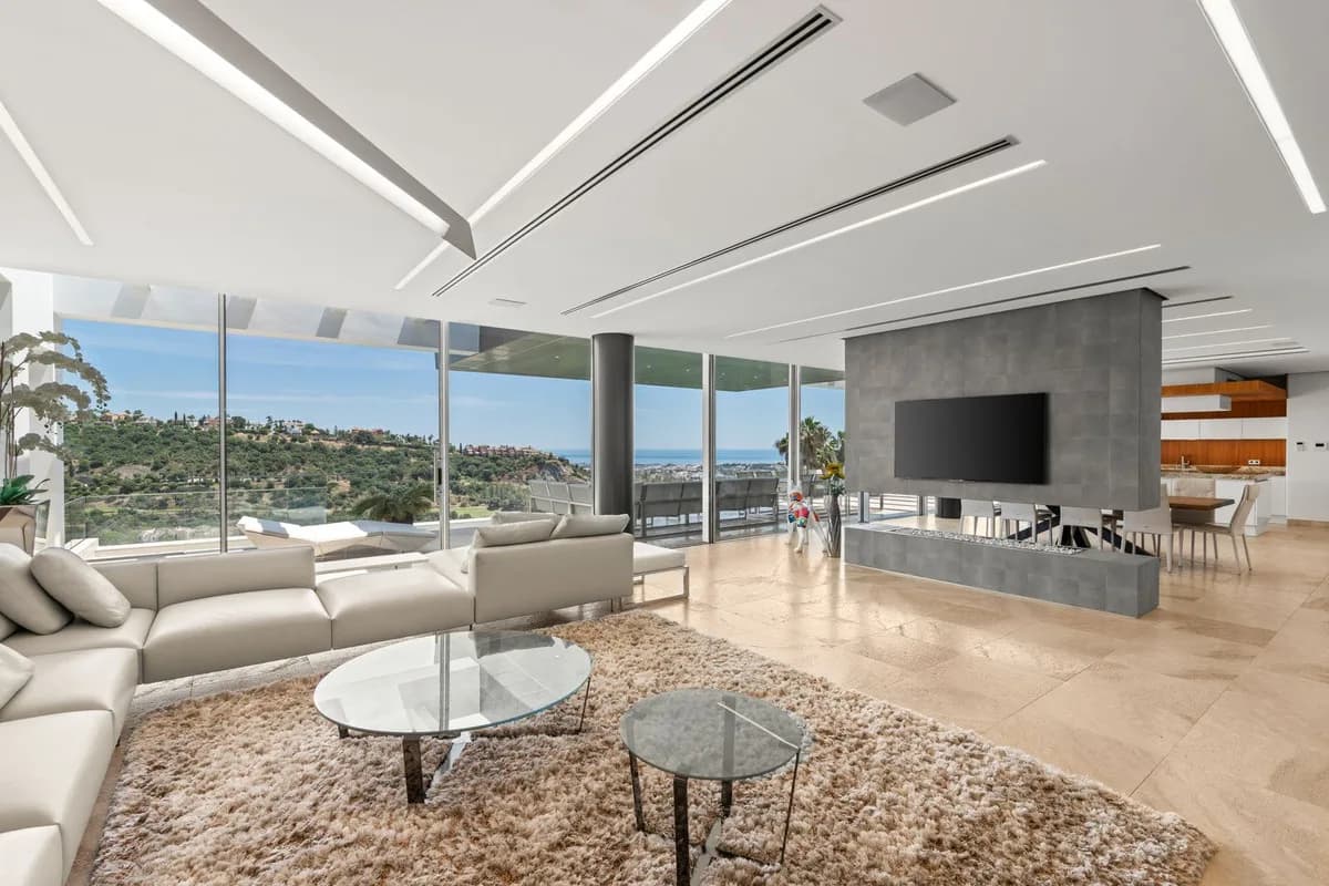 4 Bedroom Detached Villa for Sale in Los Arqueros, Málaga - Image 5