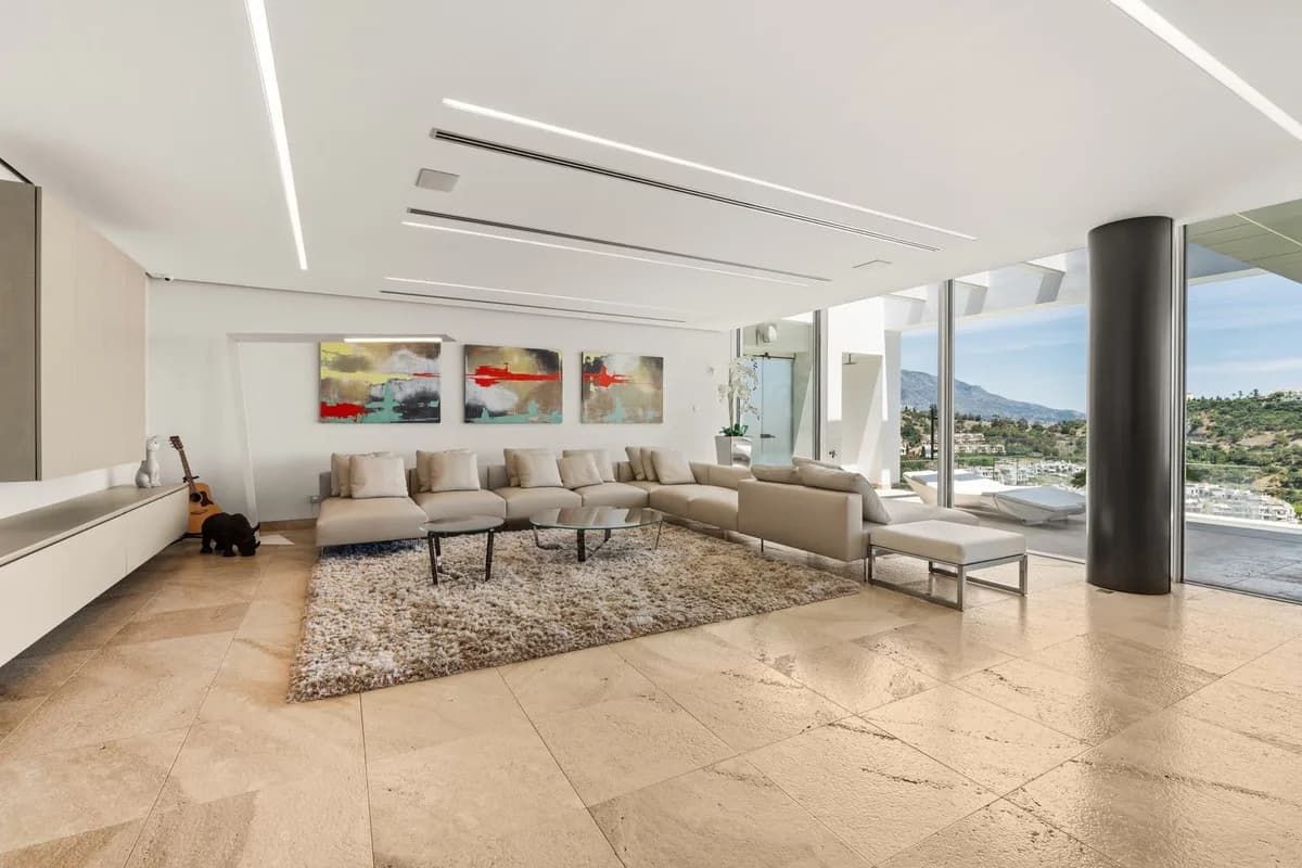 4 Bedroom Detached Villa for Sale in Los Arqueros, Málaga - Image 6