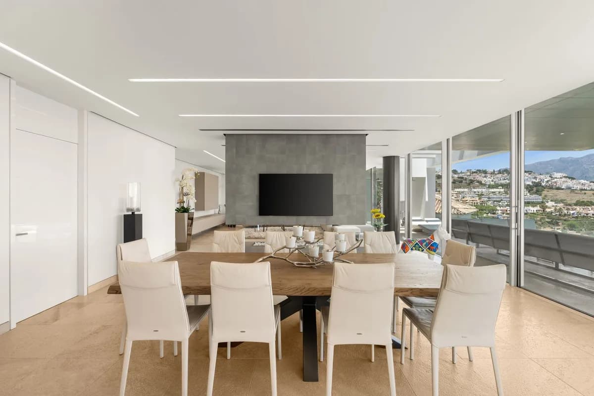 4 Bedroom Detached Villa for Sale in Los Arqueros, Málaga - Image 7
