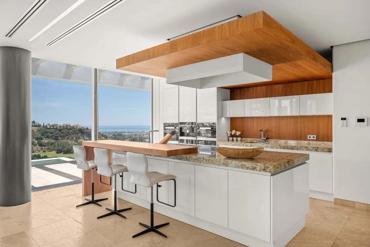 4 Bedroom Detached Villa for Sale in Los Arqueros, Málaga - Image 9