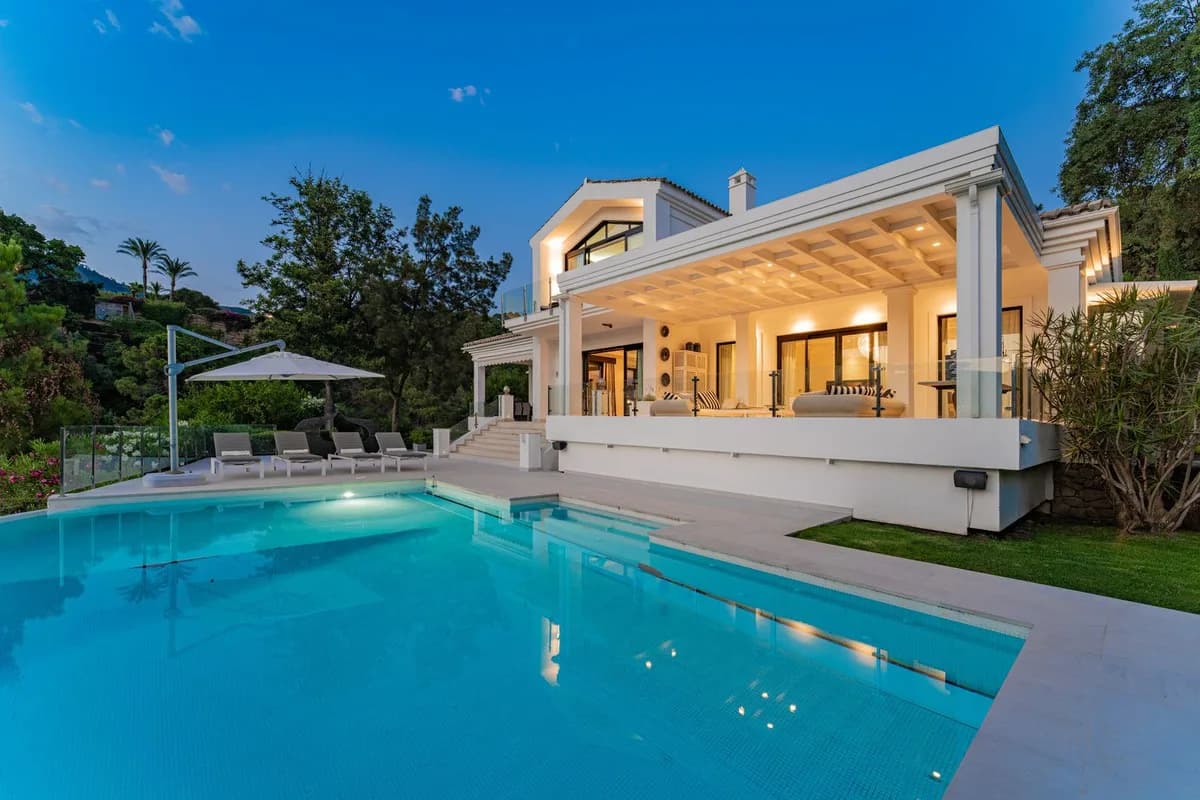 6 Bedroom Detached Villa for Sale in La Zagaleta, Málaga - Image 2