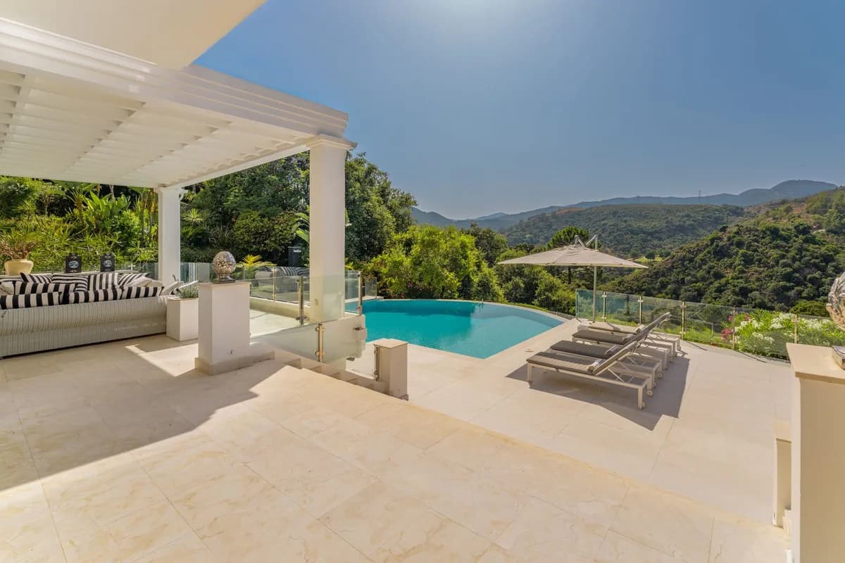 6 Bedroom Detached Villa for Sale in La Zagaleta, Málaga - Image 4