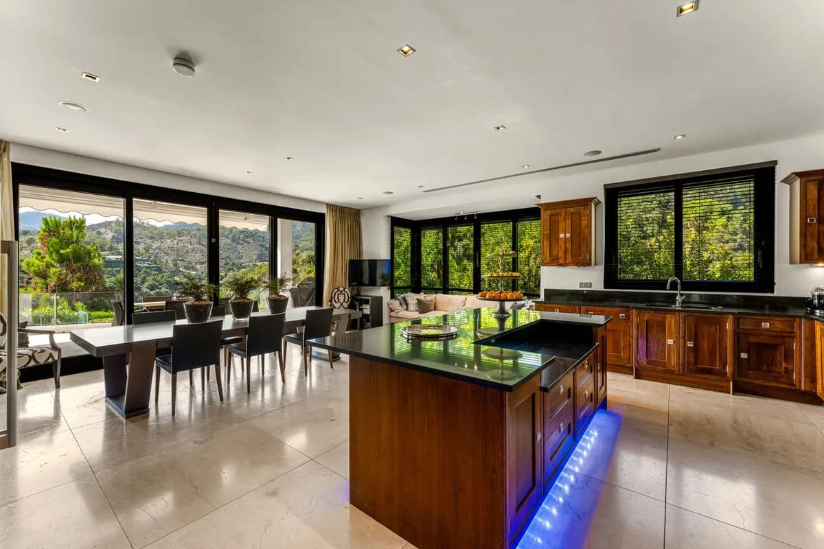 6 Bedroom Detached Villa for Sale in La Zagaleta, Málaga - Image 9