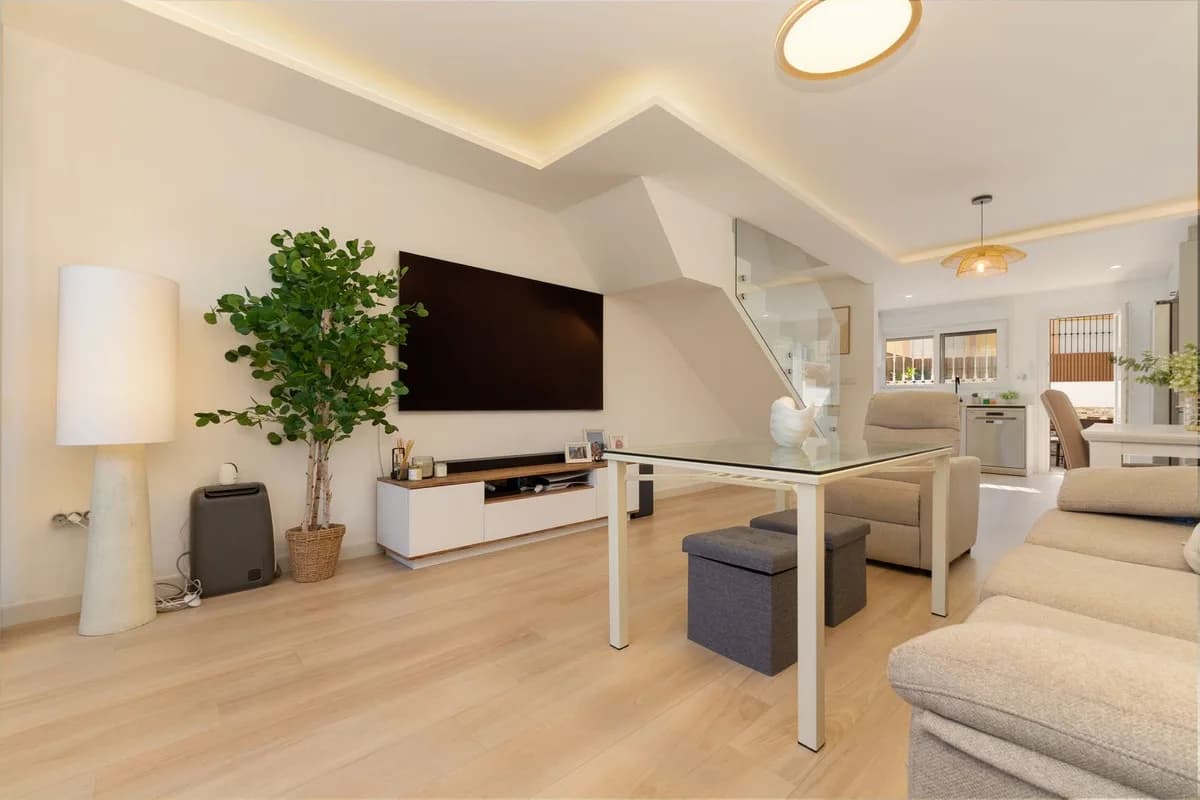 3 Bedroom Townhouse for Sale in El Coto, Málaga - Image 4