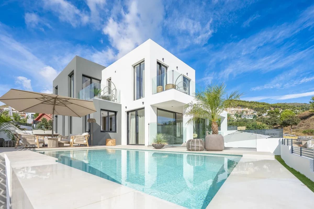 4 Bedroom Detached Villa for Sale in Benalmadena, Málaga