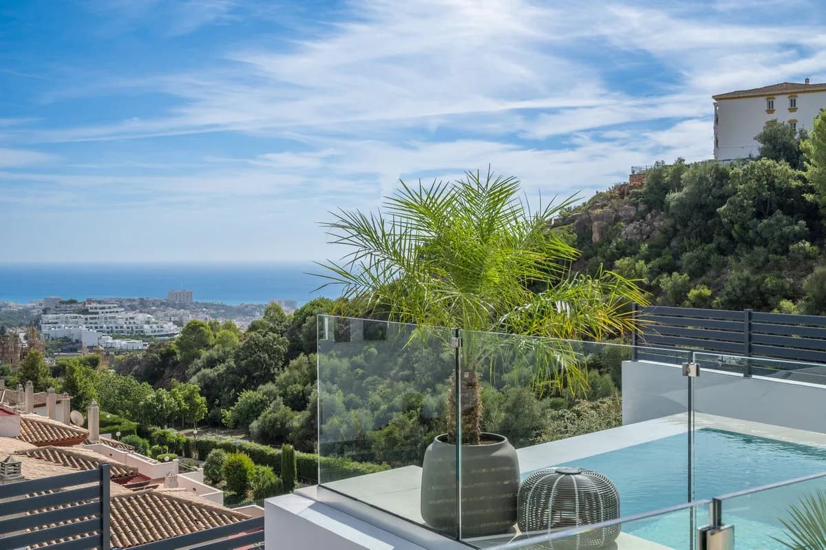 4 Bedroom Detached Villa for Sale in Benalmadena, Málaga - Image 3