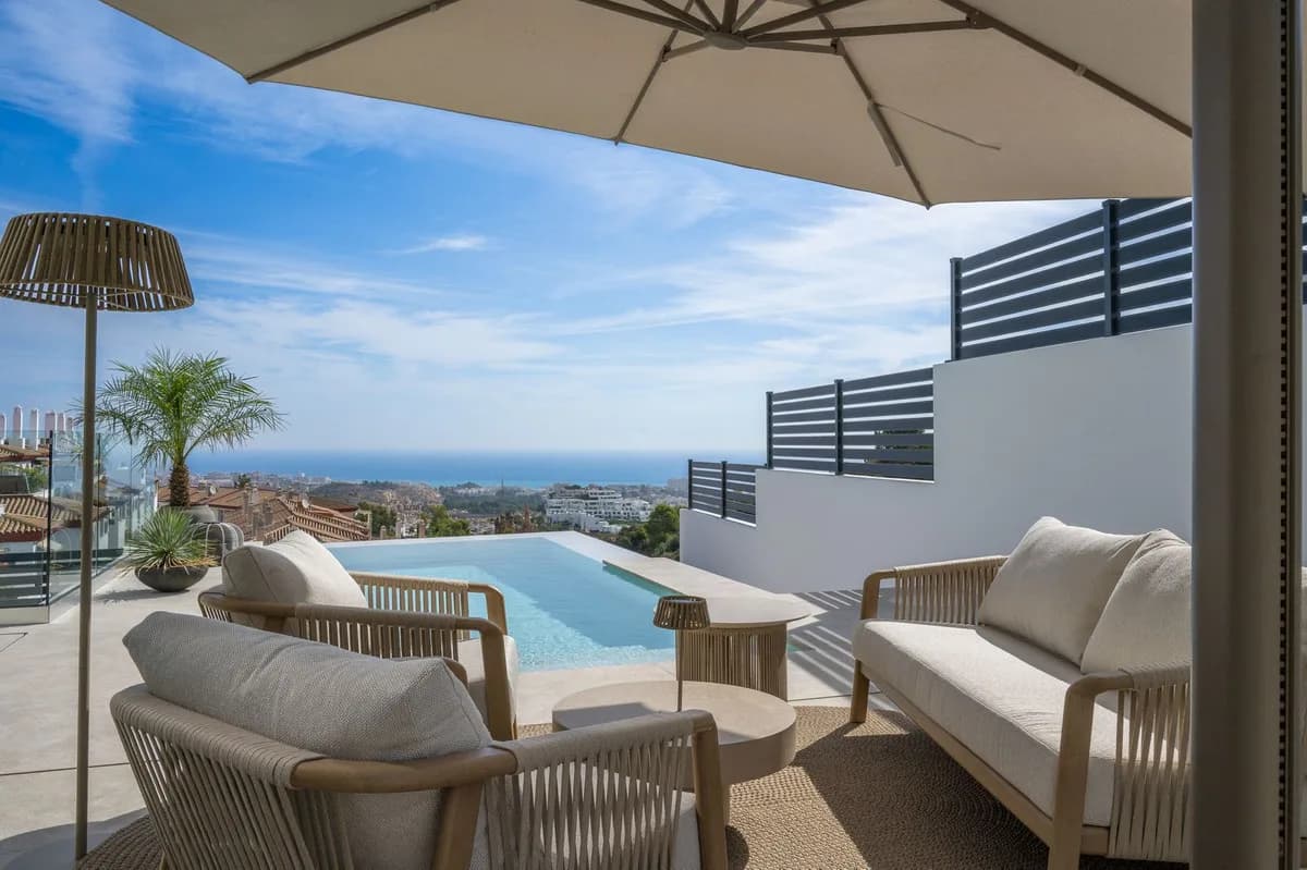 4 Bedroom Detached Villa for Sale in Benalmadena, Málaga - Image 4