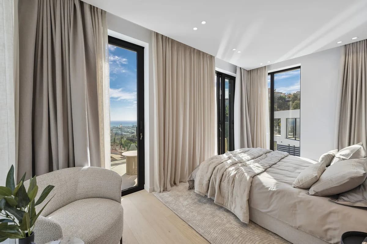4 Bedroom Detached Villa for Sale in Benalmadena, Málaga - Image 6