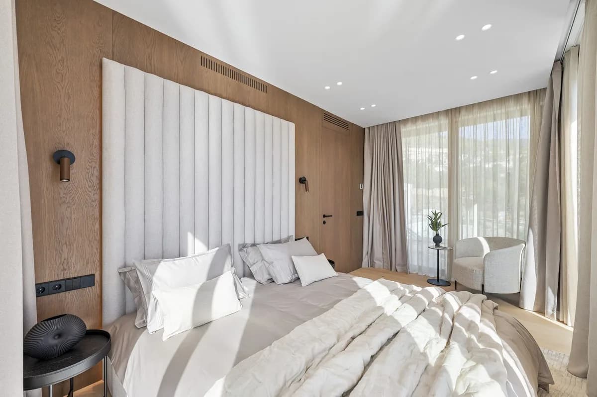 4 Bedroom Detached Villa for Sale in Benalmadena, Málaga - Image 7