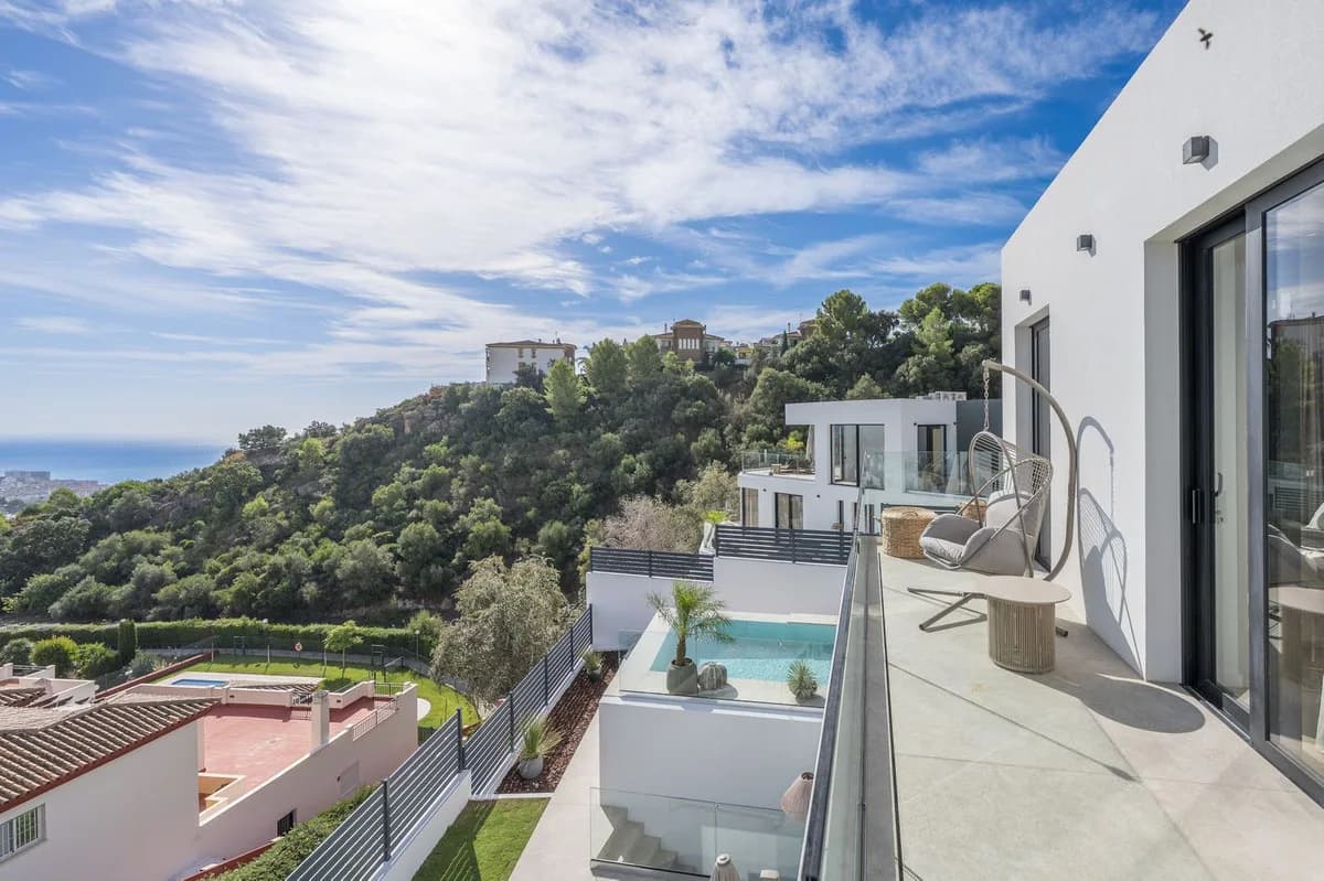 4 Bedroom Detached Villa for Sale in Benalmadena, Málaga - Image 9