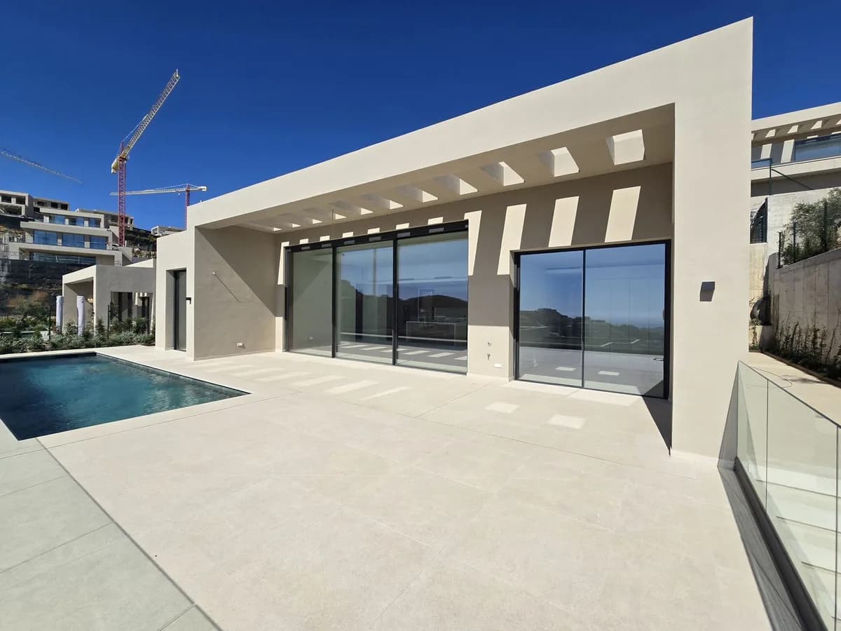 5 Bedroom Detached Villa for Sale in Benahavís, Málaga
