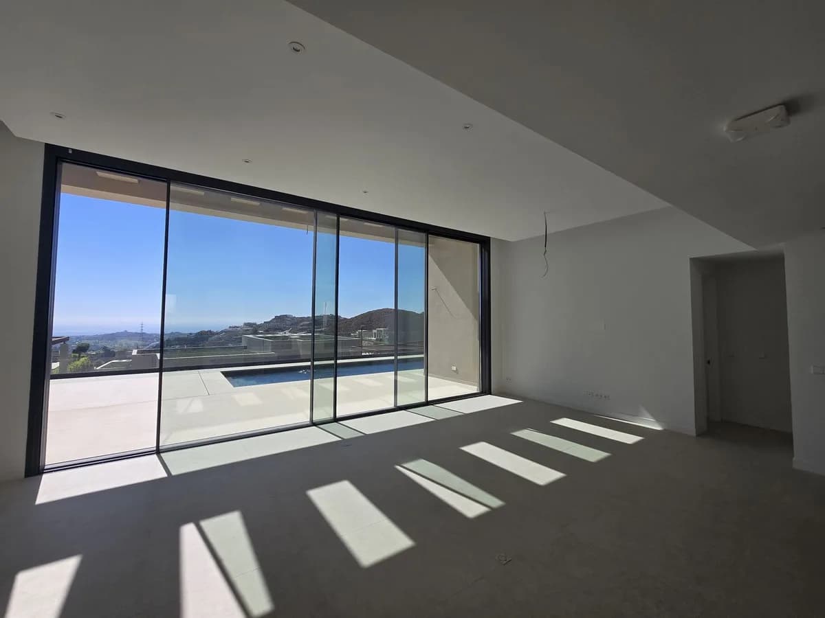 5 Bedroom Detached Villa for Sale in Benahavís, Málaga - Image 3