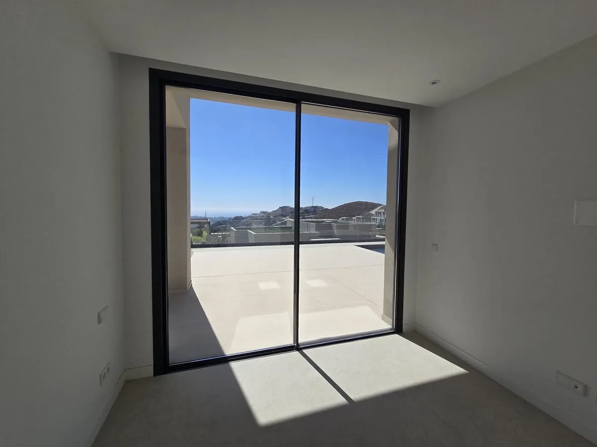 5 Bedroom Detached Villa for Sale in Benahavís, Málaga - Image 7