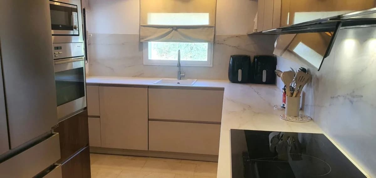 4 Bedroom Townhouse for Sale in Calahonda, Málaga - Image 4