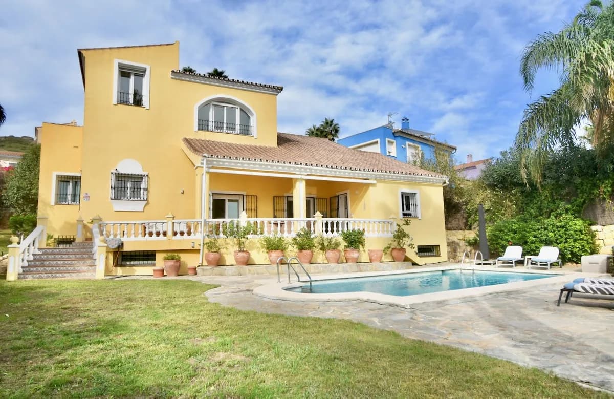 3 Bedroom Detached Villa for Sale in La Duquesa, Málaga