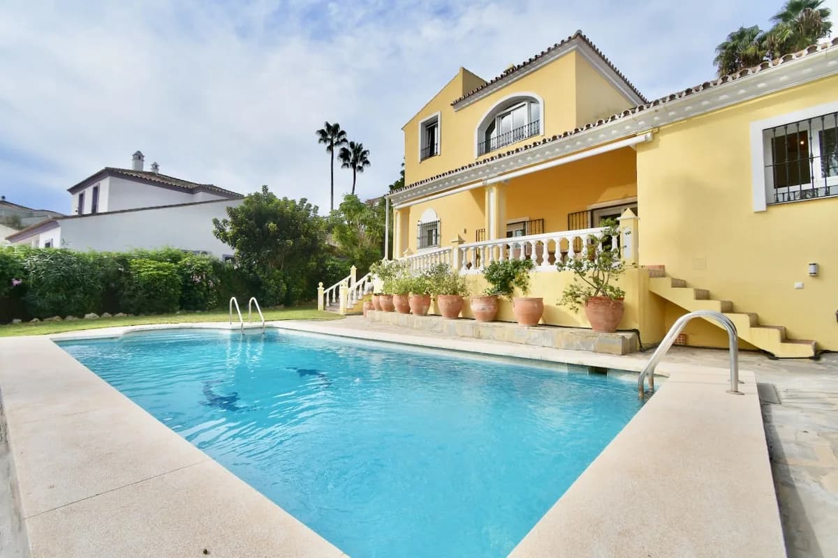 3 Bedroom Detached Villa for Sale in La Duquesa, Málaga - Image 2