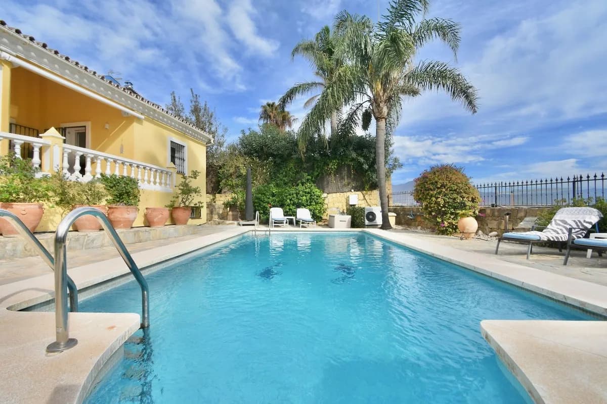 3 Bedroom Detached Villa for Sale in La Duquesa, Málaga - Image 4