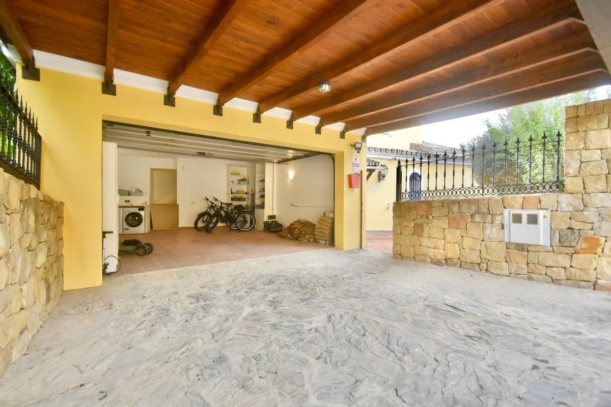 3 Bedroom Detached Villa for Sale in La Duquesa, Málaga - Image 6
