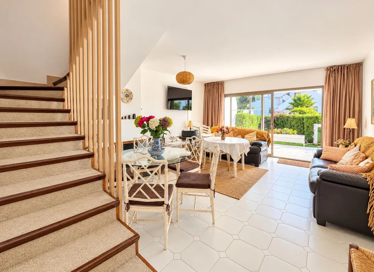3 Bedroom Townhouse for Sale in Marbella, Málaga - Image 2