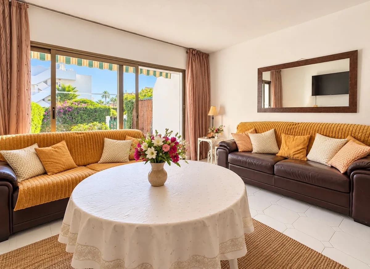3 Bedroom Townhouse for Sale in Marbella, Málaga - Image 3