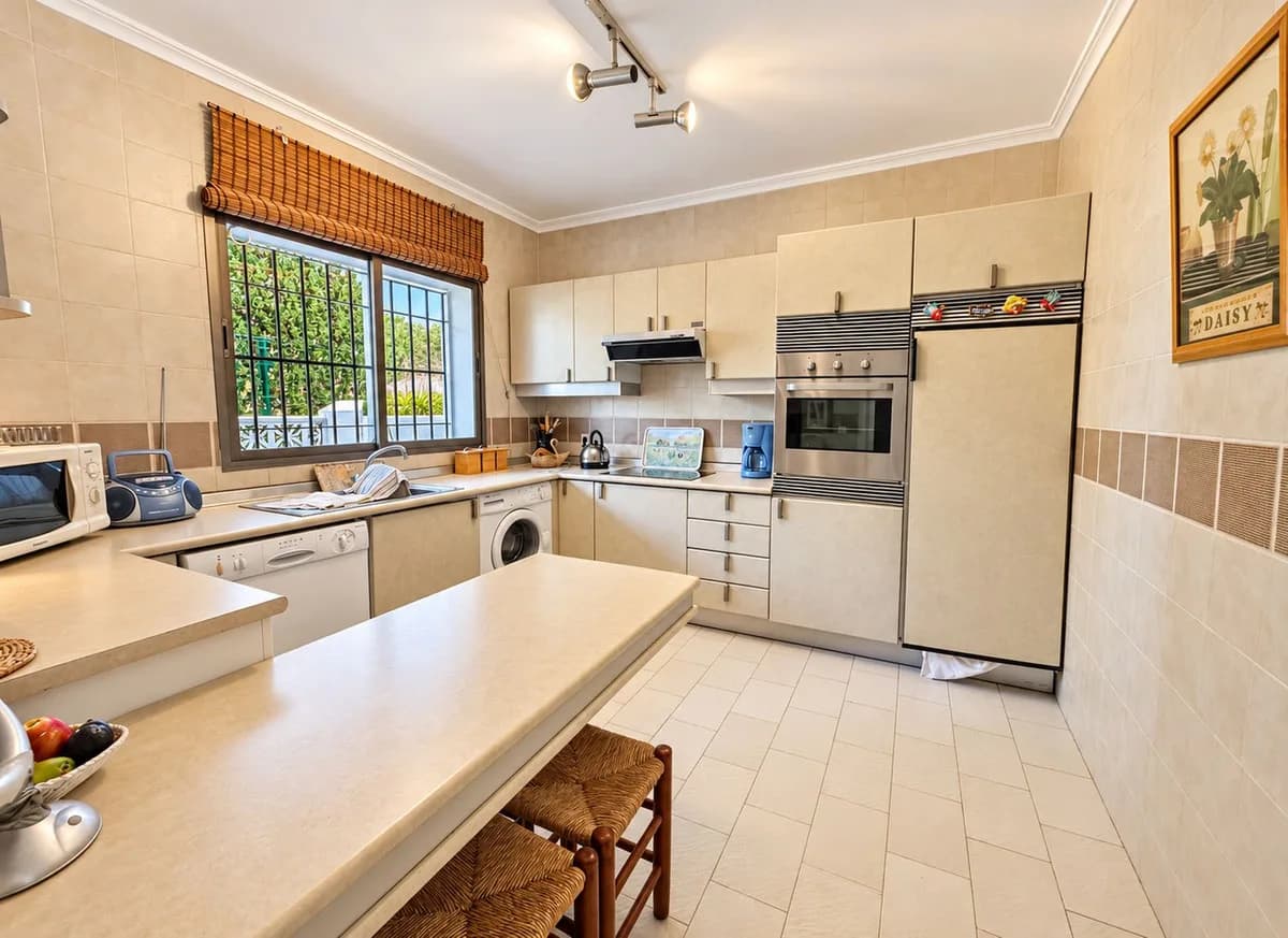 3 Bedroom Townhouse for Sale in Marbella, Málaga - Image 5