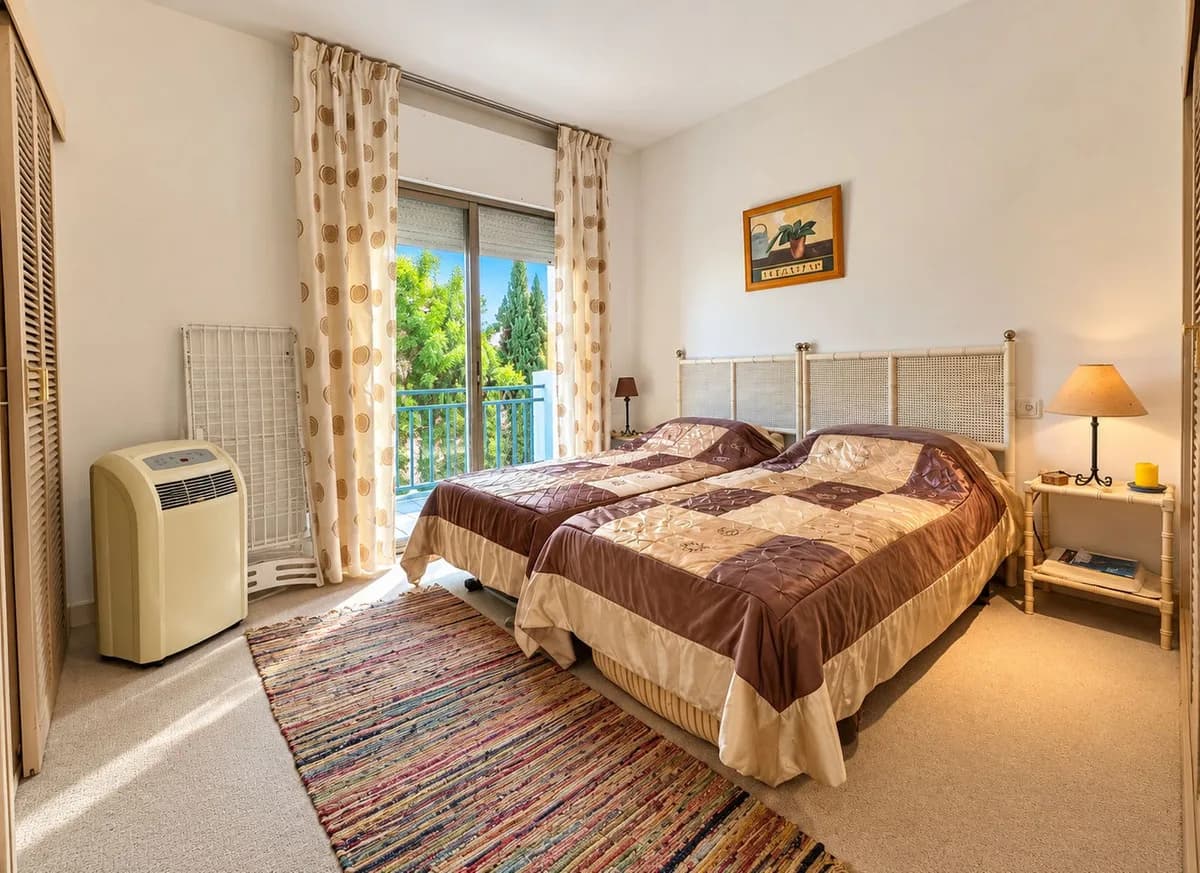 3 Bedroom Townhouse for Sale in Marbella, Málaga - Image 7